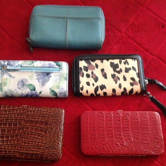 Lot of 5 Vintage Leather and Vinyl Ladies Wallets/Billfolders/Clutches - Picture 2 of 9